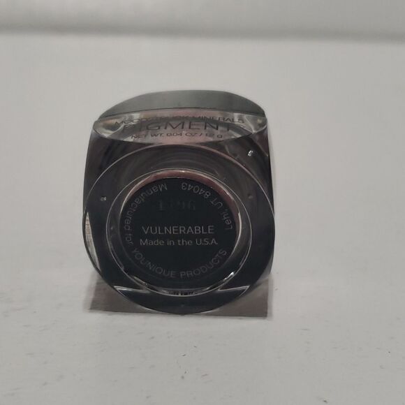 Younique mineral loose eyeshadow pigments - Picture 10 of 12